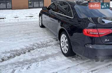 Седан Audi A4 2012 в Львове
