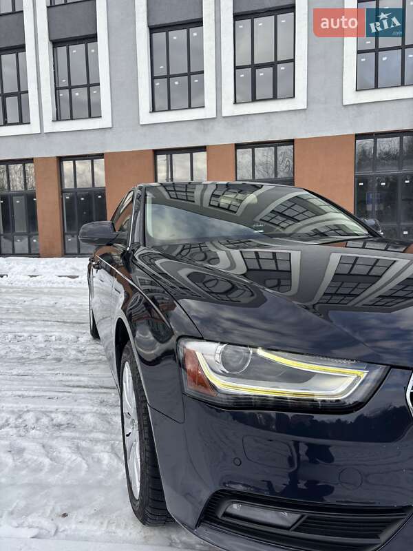 Седан Audi A4 2012 в Львове