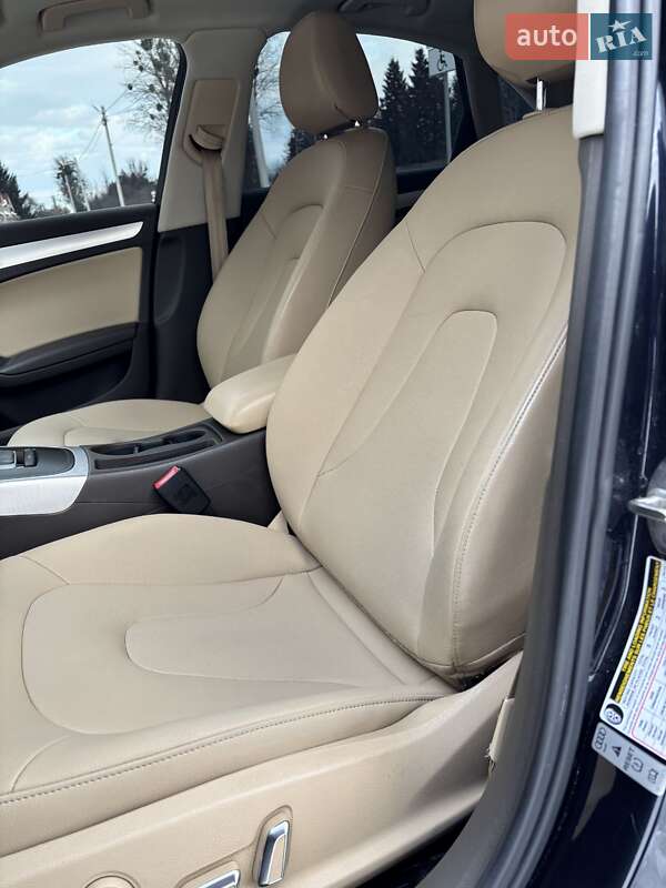 Седан Audi A4 2012 в Львове