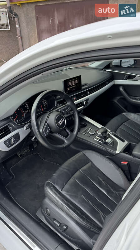Седан Audi A4 2017 в Львові