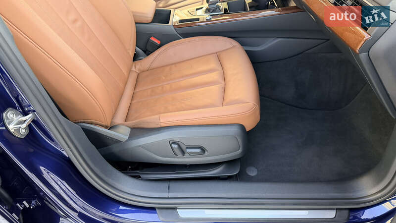 Седан Audi A4 2020 в Дніпрі