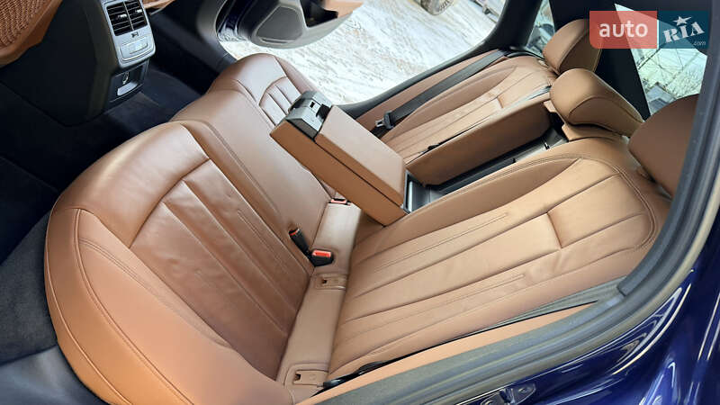 Седан Audi A4 2020 в Дніпрі