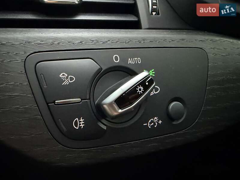 Седан Audi A4 2016 в Киеве