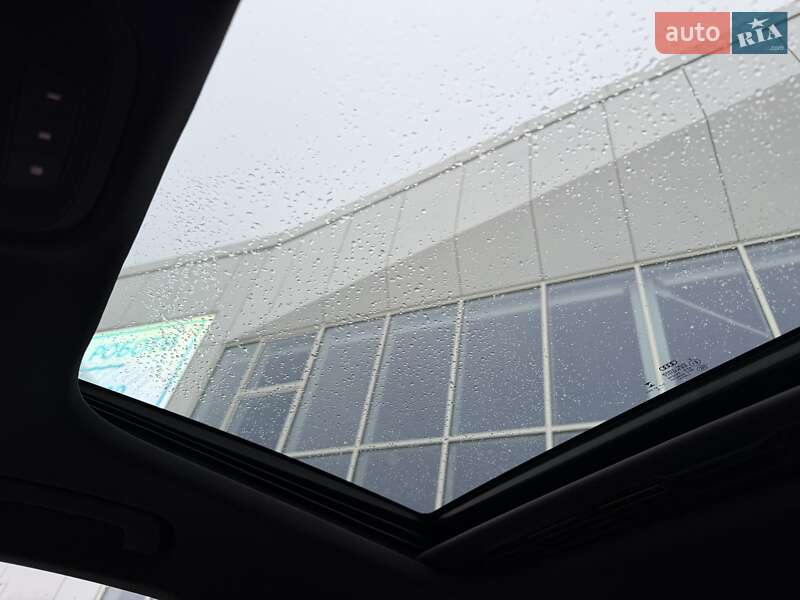 Седан Audi A4 2016 в Киеве