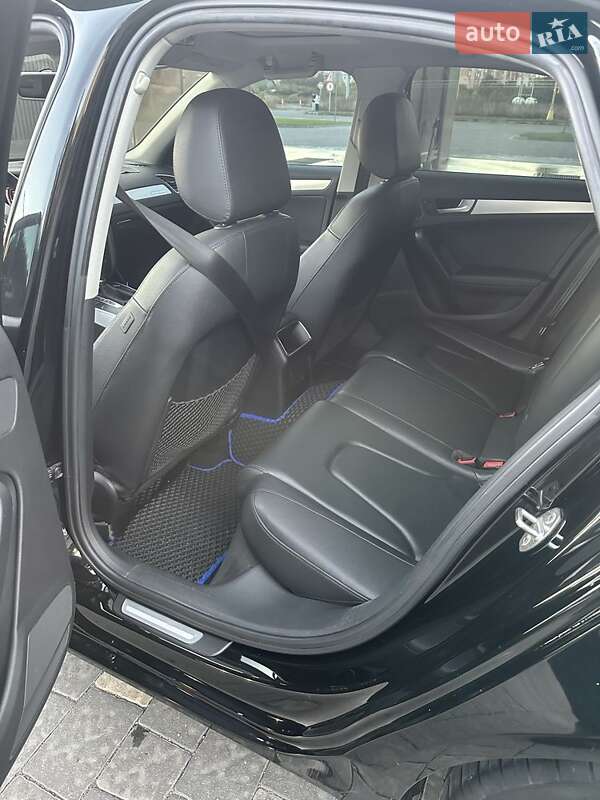 Седан Audi A4 2010 в Ужгороде