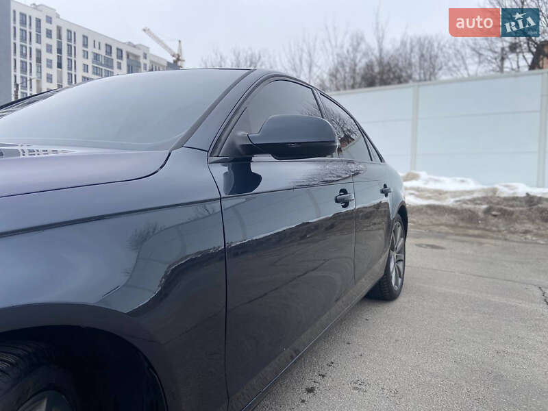 Седан Audi A4 2012 в Львові