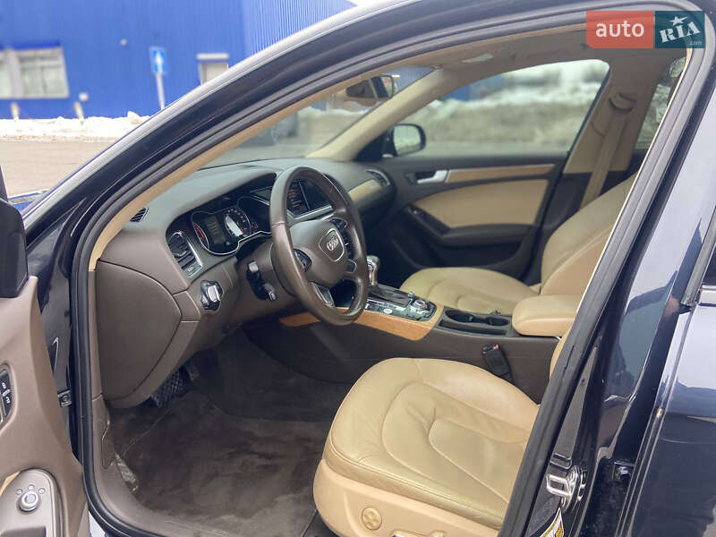 Седан Audi A4 2012 в Львові