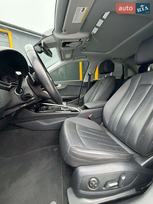 Седан Audi A4 2020 в Самборі