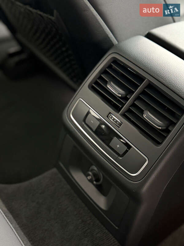 Седан Audi A4 2020 в Самборі