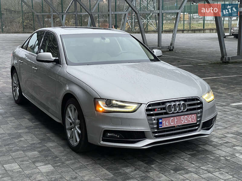 Седан Audi A4 2013 в Львове