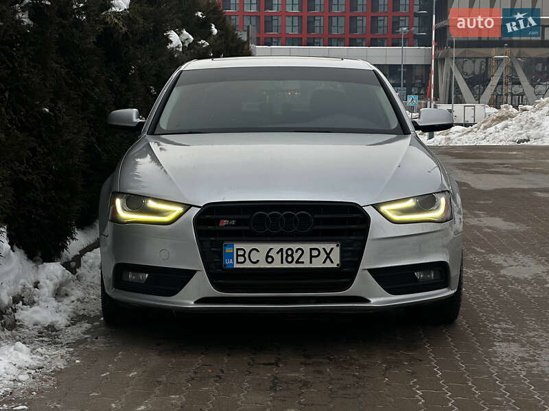 Седан Audi A4 2013 в Львове