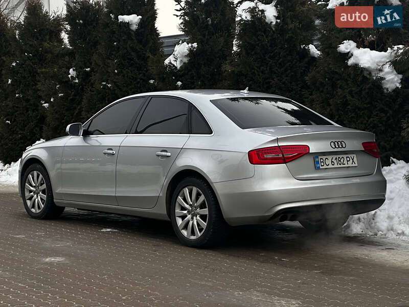 Седан Audi A4 2013 в Львове