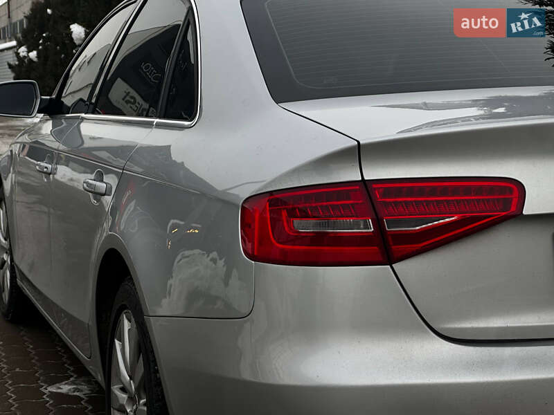 Седан Audi A4 2013 в Львове