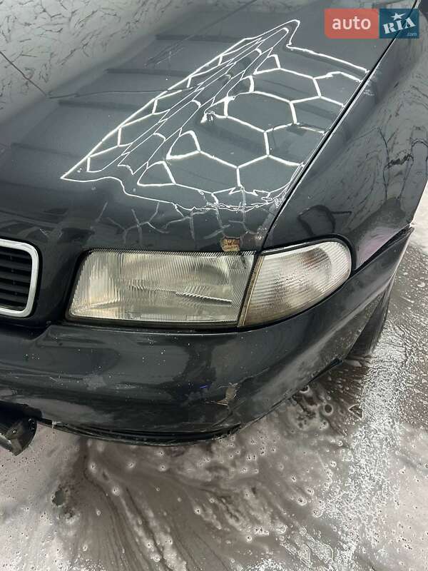 Седан Audi A4 1996 в Дергачах