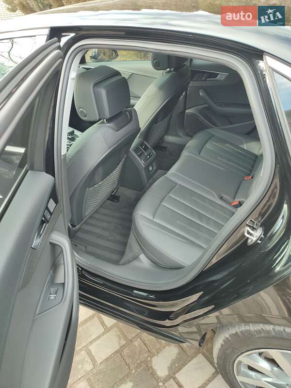 Седан Audi A4 2020 в Хмельницькому