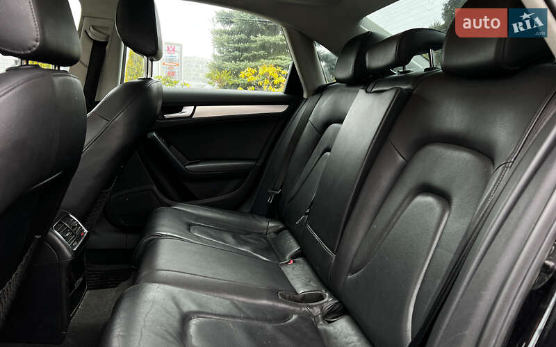 Седан Audi A4 2011 в Львове