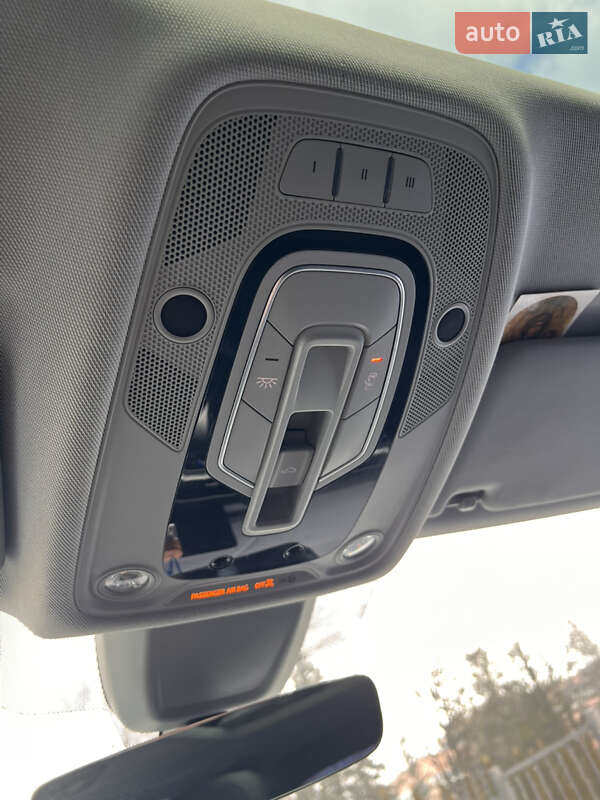 Седан Audi A4 2017 в Долині