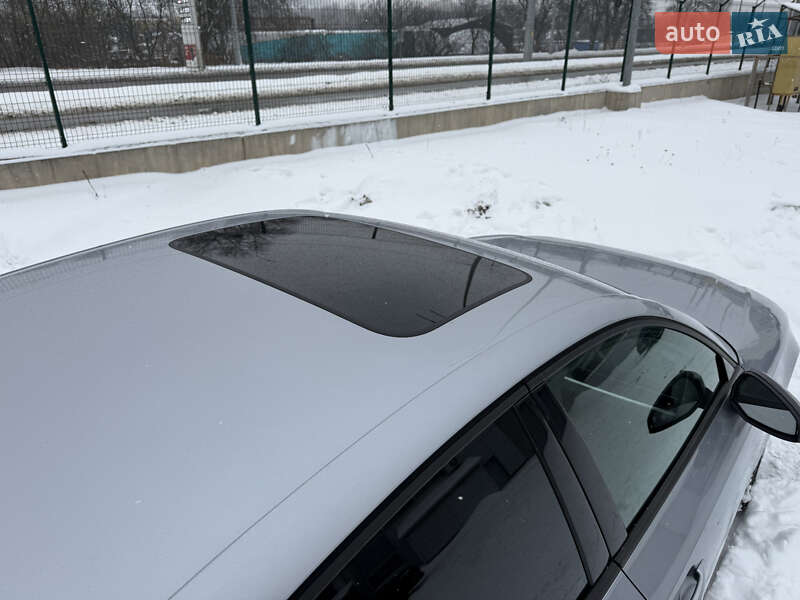 Седан Audi A4 2017 в Киеве