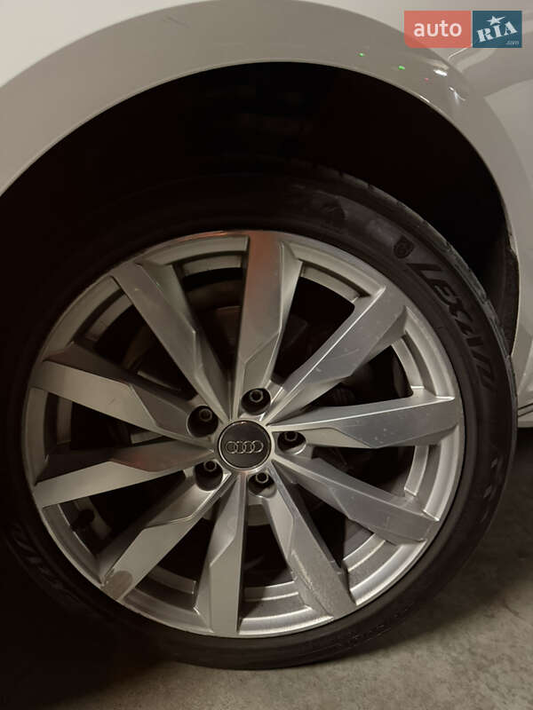 Седан Audi A4 2016 в Киеве