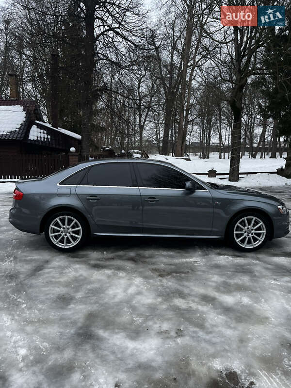 Седан Audi A4 2014 в Самборі