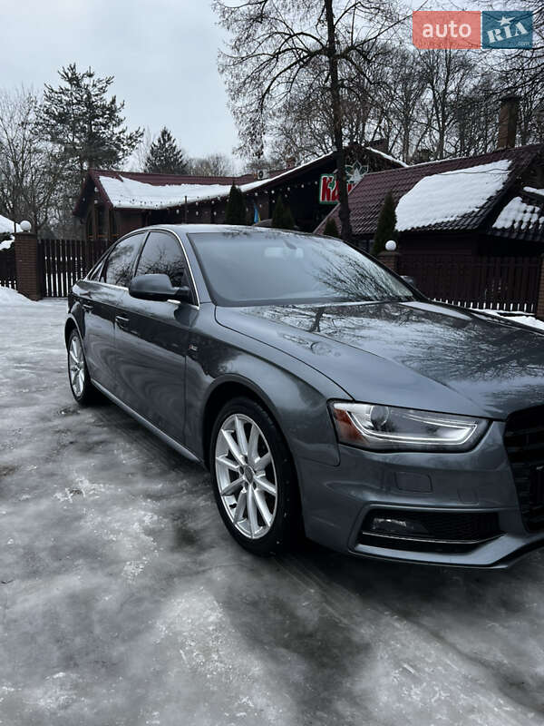 Седан Audi A4 2014 в Самборі