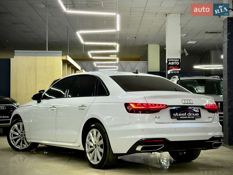 Седан Audi A4 2021 в Миколаєві