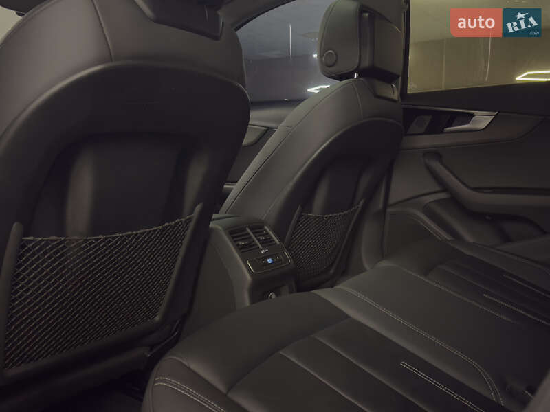 Седан Audi A4 2021 в Миколаєві