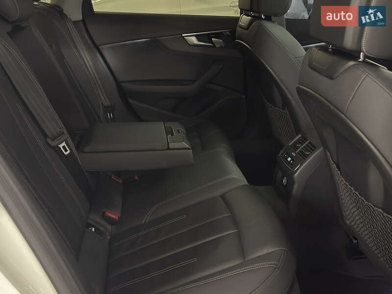 Седан Audi A4 2021 в Миколаєві