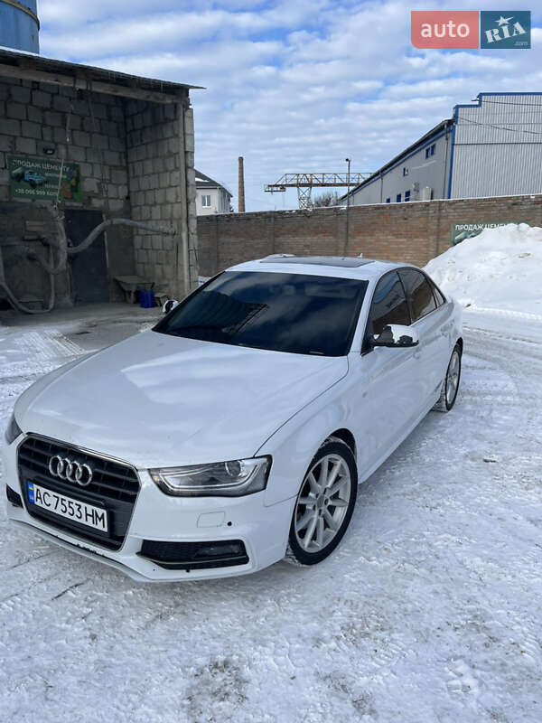 Седан Audi A4 2013 в Луцке