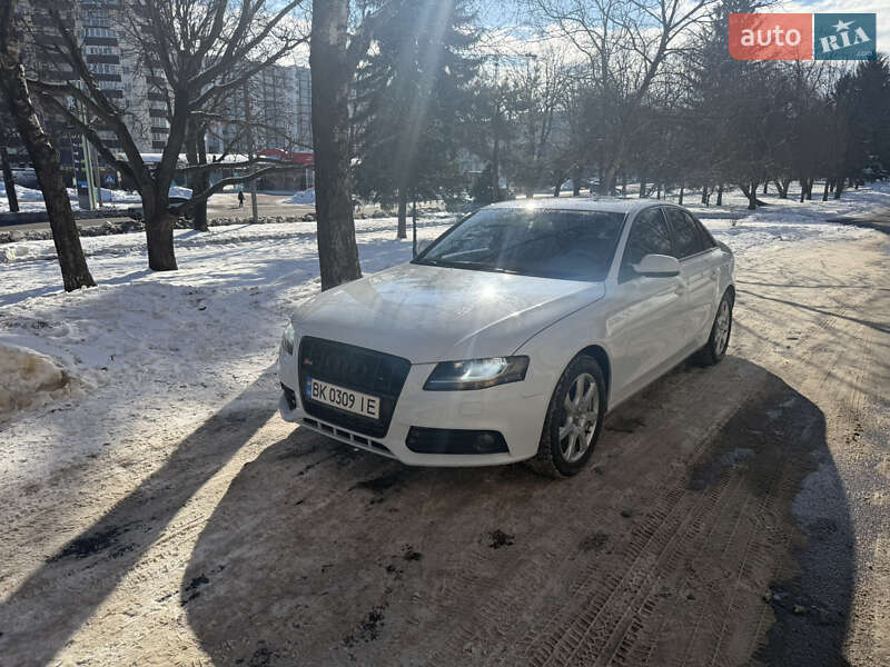 Седан Audi A4 2012 в Ровно