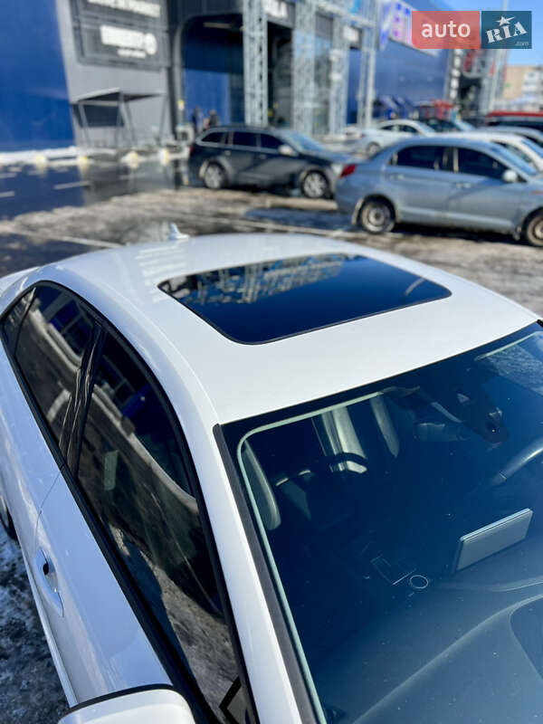 Седан Audi A4 2016 в Киеве