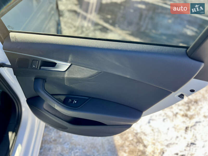 Седан Audi A4 2016 в Киеве