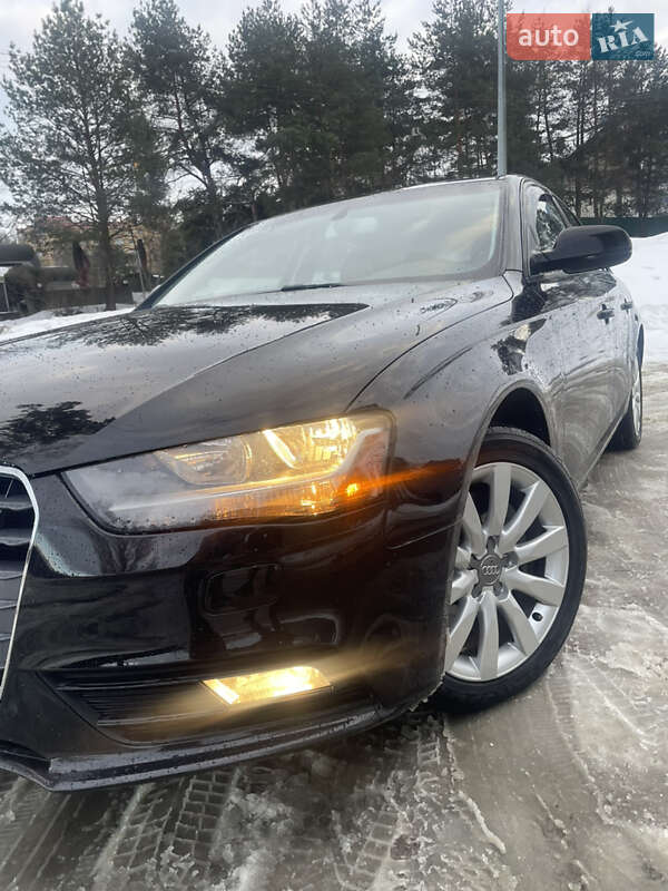 Седан Audi A4 2013 в Новояворівську