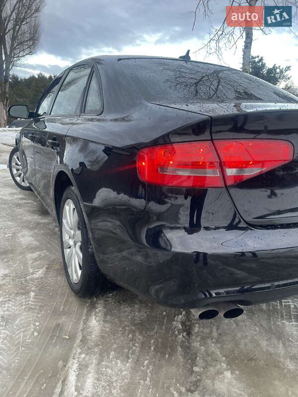 Седан Audi A4 2013 в Новояворівську