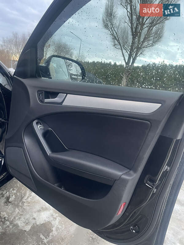 Седан Audi A4 2013 в Новояворівську