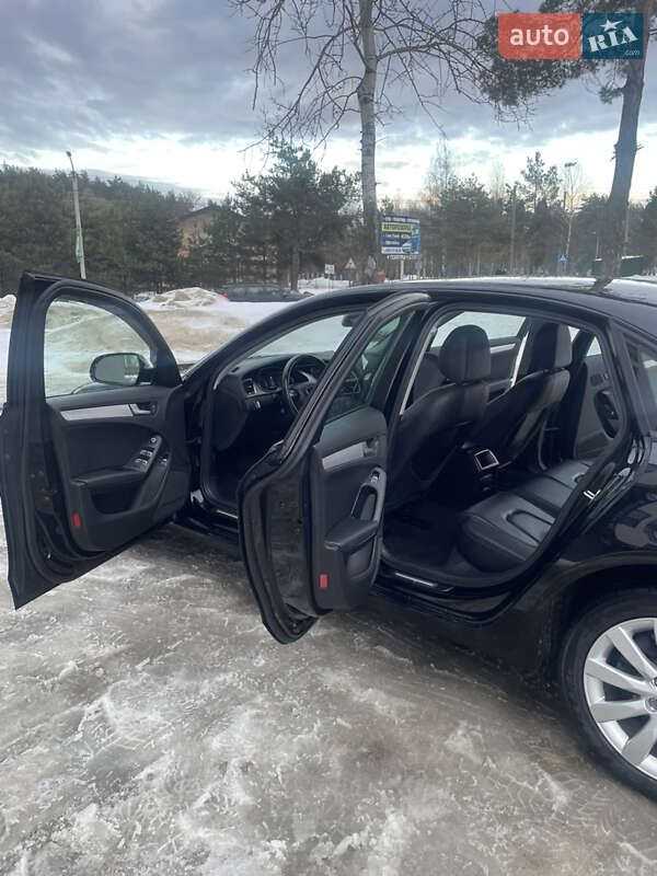 Седан Audi A4 2013 в Новояворівську
