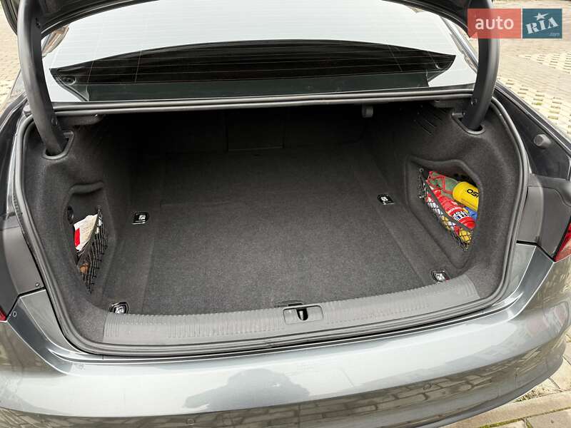 Седан Audi A4 2020 в Києві