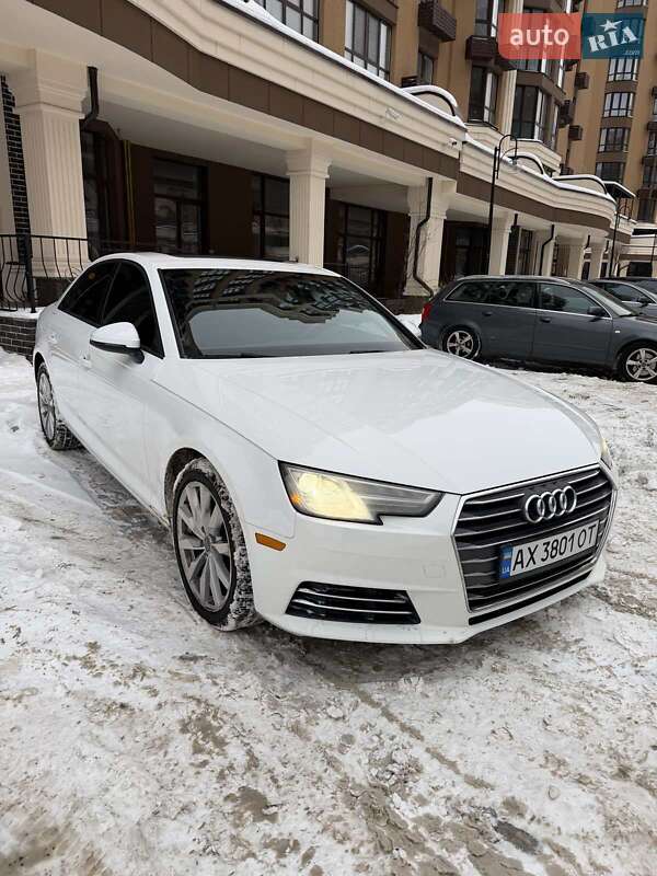Седан Audi A4 2017 в Киеве