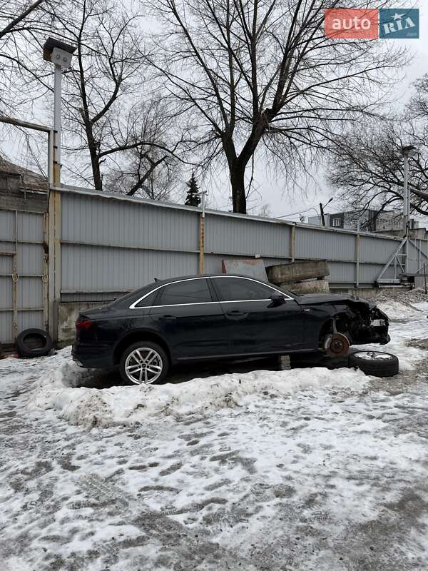 Седан Audi A4 2020 в Дніпрі