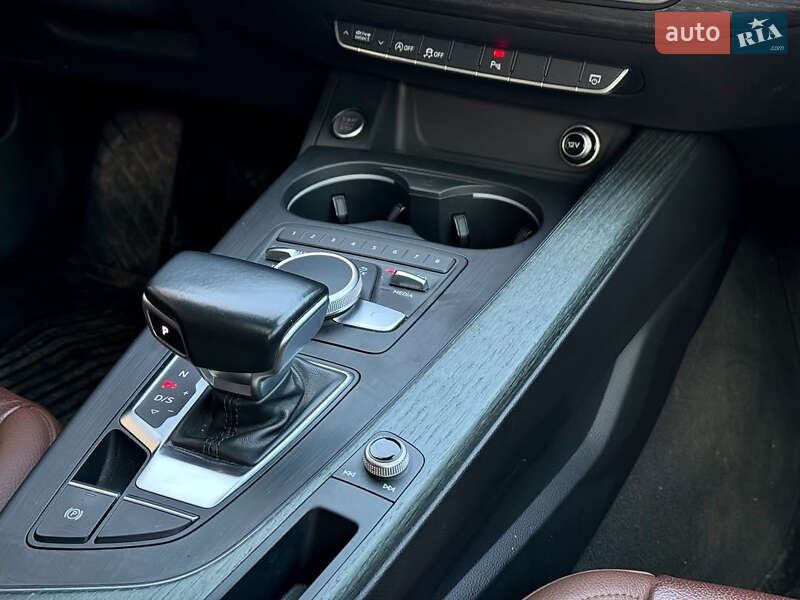 Седан Audi A4 2017 в Киеве