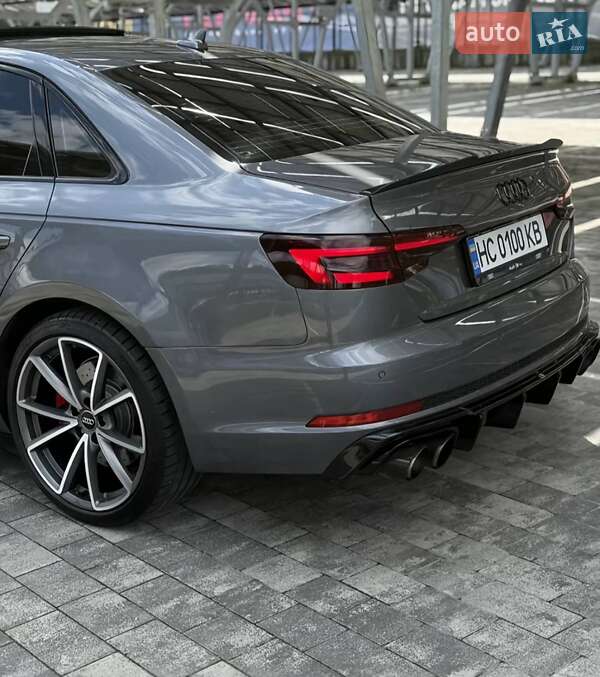 Седан Audi A4 2017 в Киеве