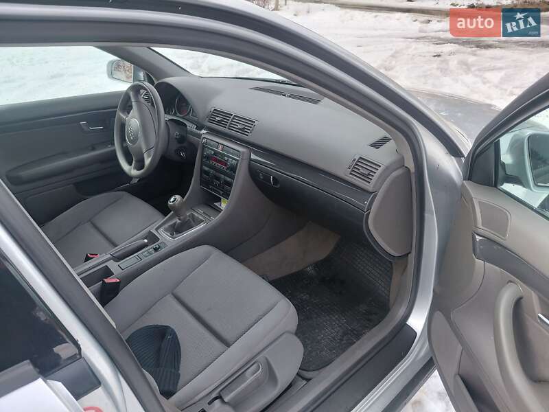 Седан Audi A4 2003 в Надворной