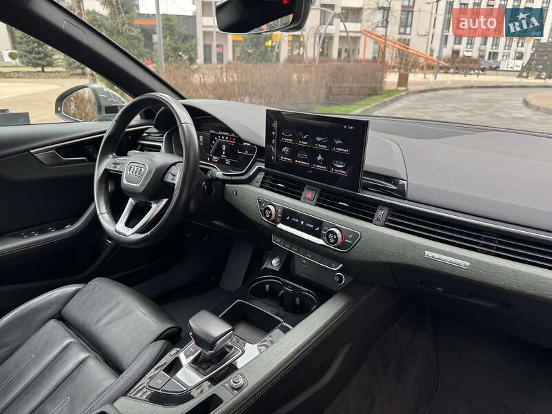 Седан Audi A4 2022 в Киеве