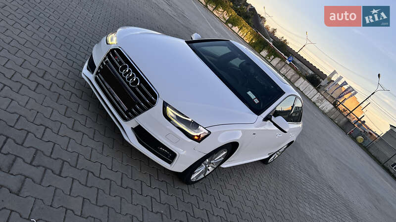 Седан Audi A4 2014 в Нововолинську