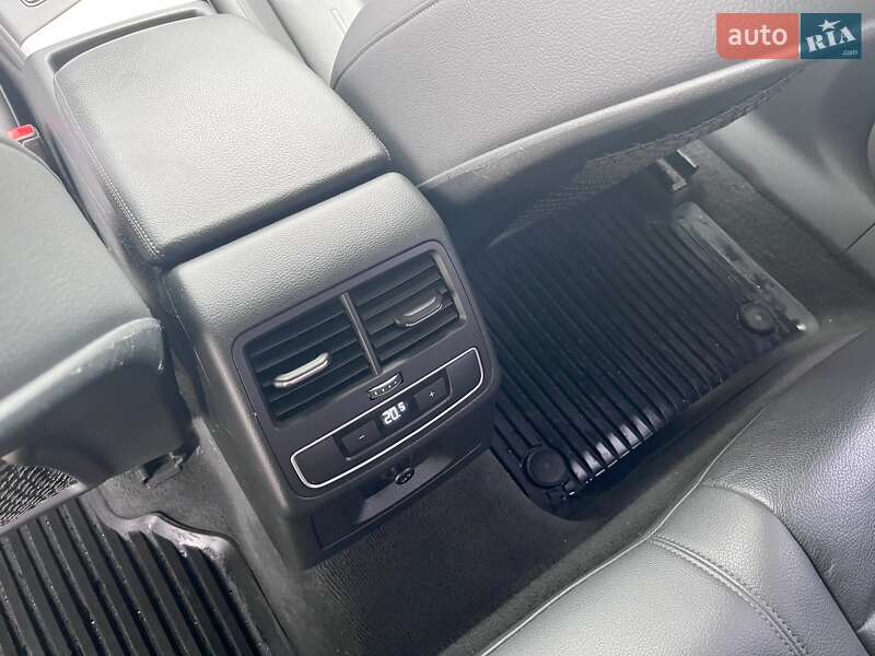 Седан Audi A4 2016 в Баре