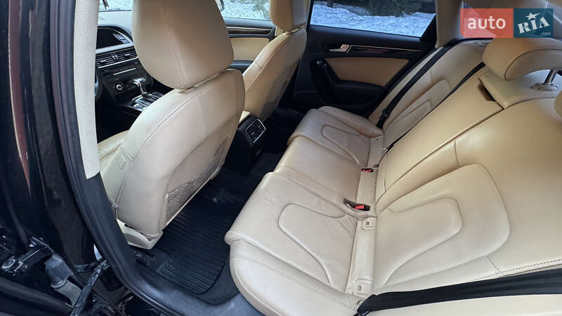 Седан Audi A4 2012 в Нововолынске