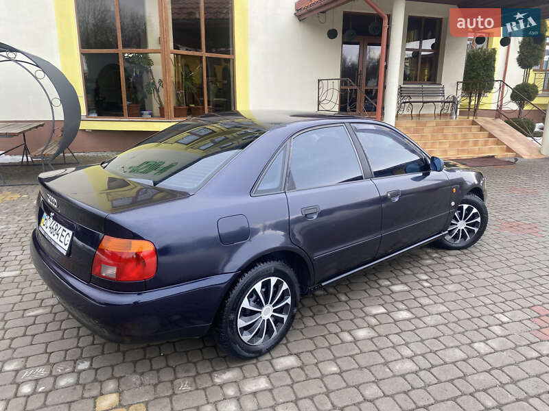 Седан Audi A4 1995 в Трускавці