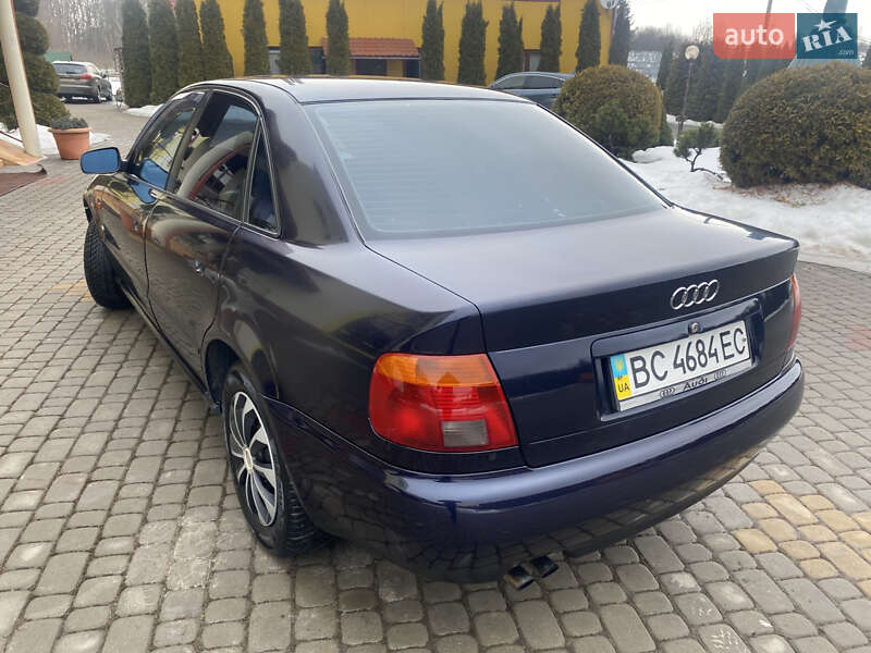 Седан Audi A4 1995 в Трускавці