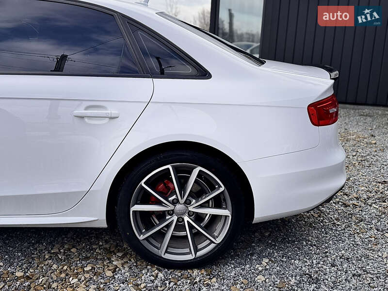 Седан Audi A4 2016 в Самборі