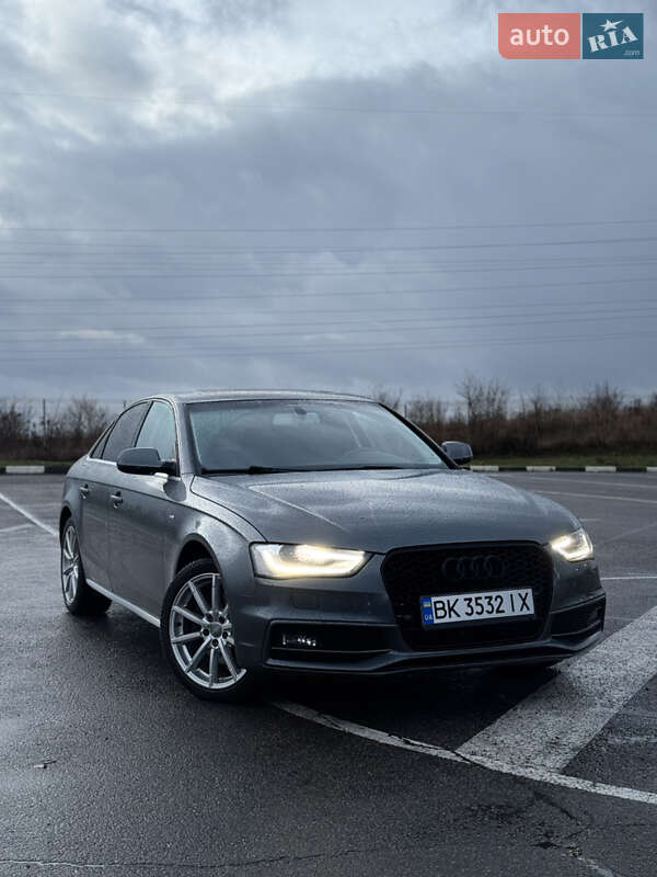 Седан Audi A4 2014 в Ровно